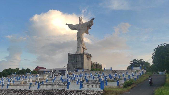 potret patung tuhan yesus raja memberkati melonguane talaud sulut,ikon pariwisata yang tak terawat
