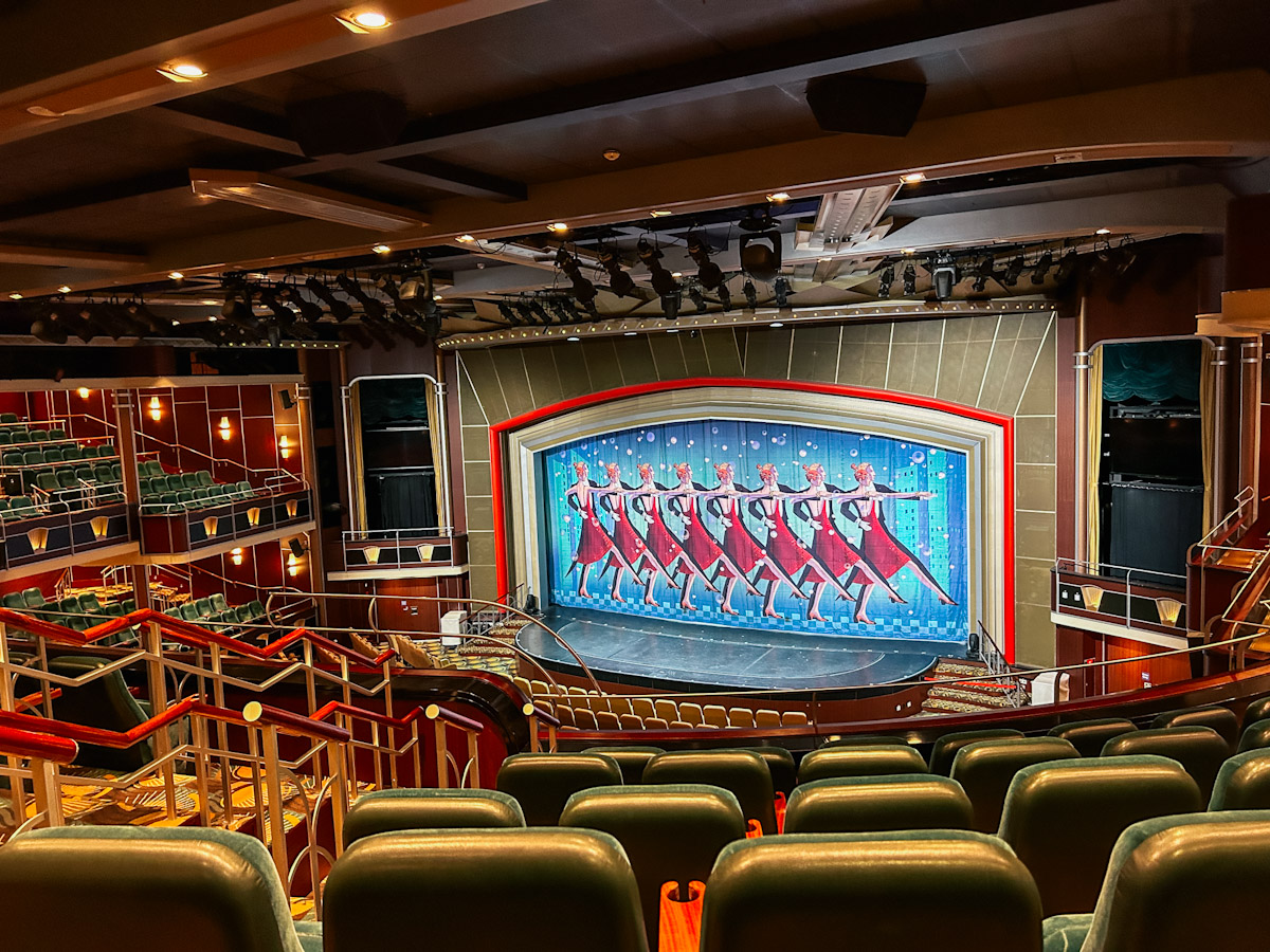 <p>The theatre is huge and impressive. It offers a selection of incredible nightly shows, including musicals and comedians. The productions are shown twice nightly, so you don’t miss out because of dining times.</p>