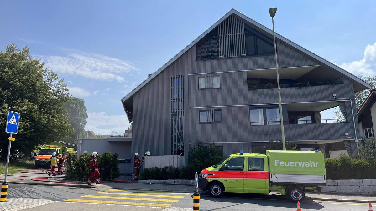 in mehrfamilienhaus in kappel am albis zh: batterien von solaranlage explodiert – frau (58) schwer verletzt