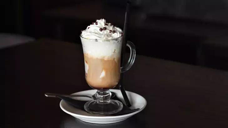 türk kahvesi sade, orta ve şekerli olur ama bu şekli dondurmalı! bu içeceğin tarifi çok kolay