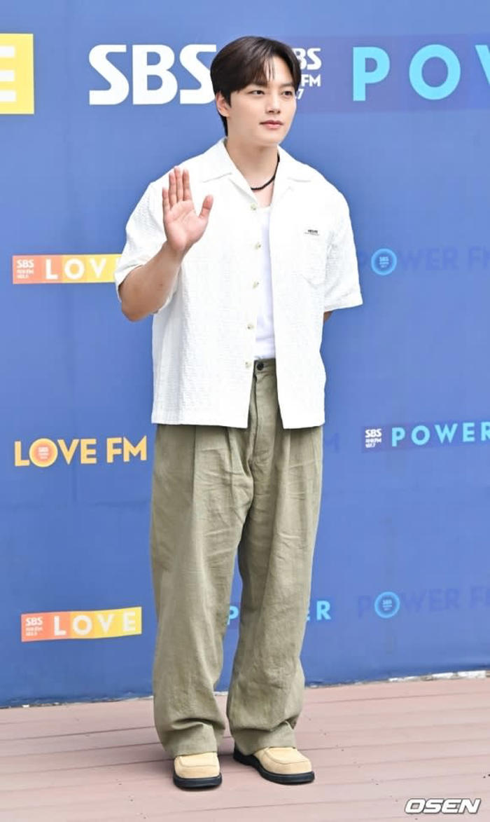 【photo】ヨ・ジング「2時脱出cultwo show」出演のため放送局へ