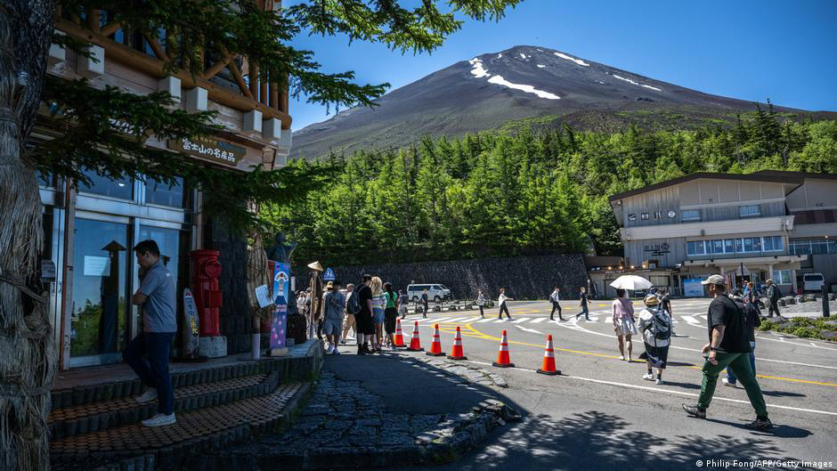 japan: deaths on mount fuji ahead of climbing season