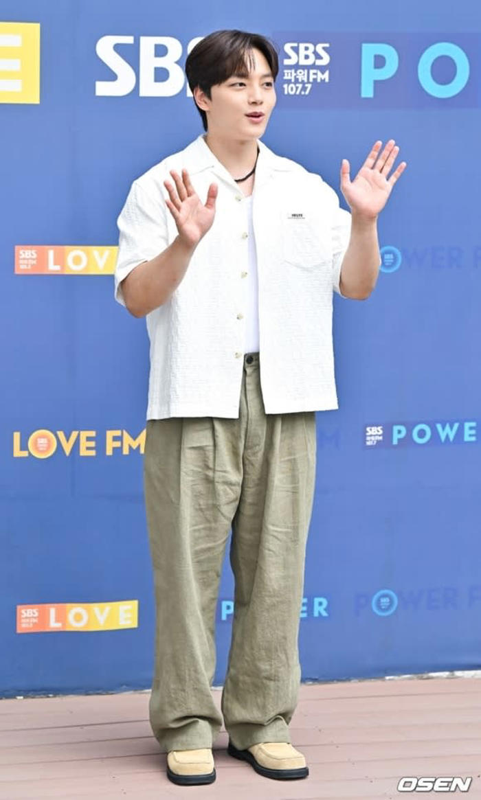 【photo】ヨ・ジング「2時脱出cultwo show」出演のため放送局へ