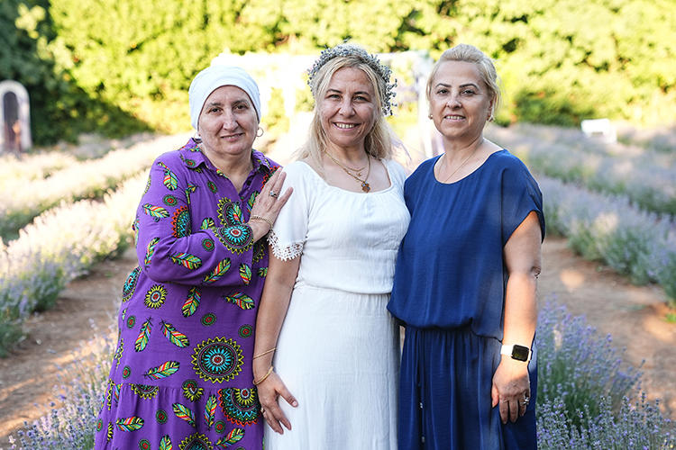 i̇stanbul'da üç kadın girişimci kurdukları lavanta bahçesinde hayallerini gerçekleştiriyor