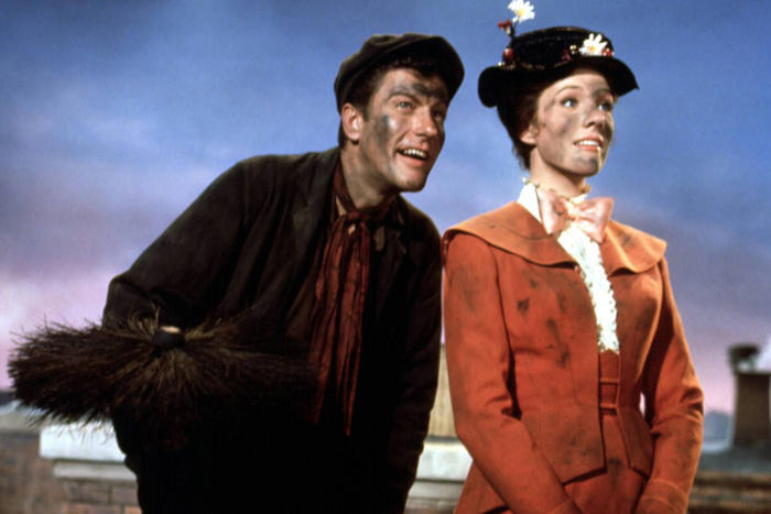 dick van dyke on filming “mary poppins ”with julie andrews: ‘she was cool as a cucumber’