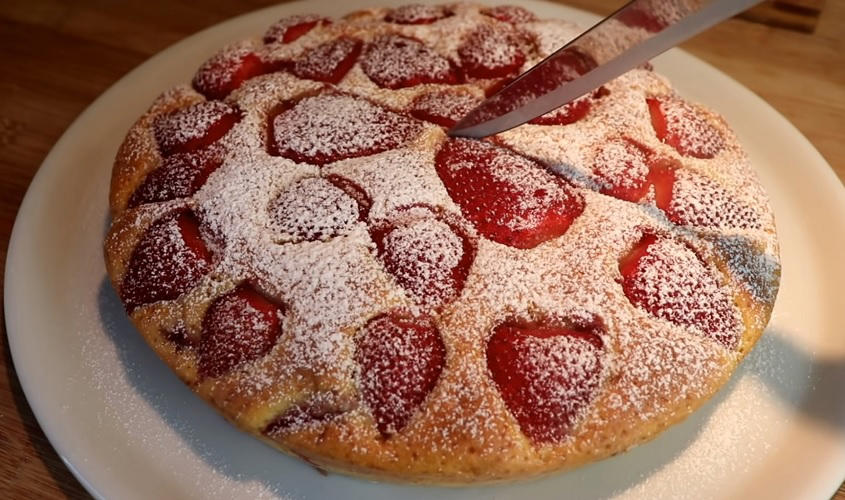 cette recette de gâteau moelleux aux fraises prêt en 5 minutes cartonne sur youtube