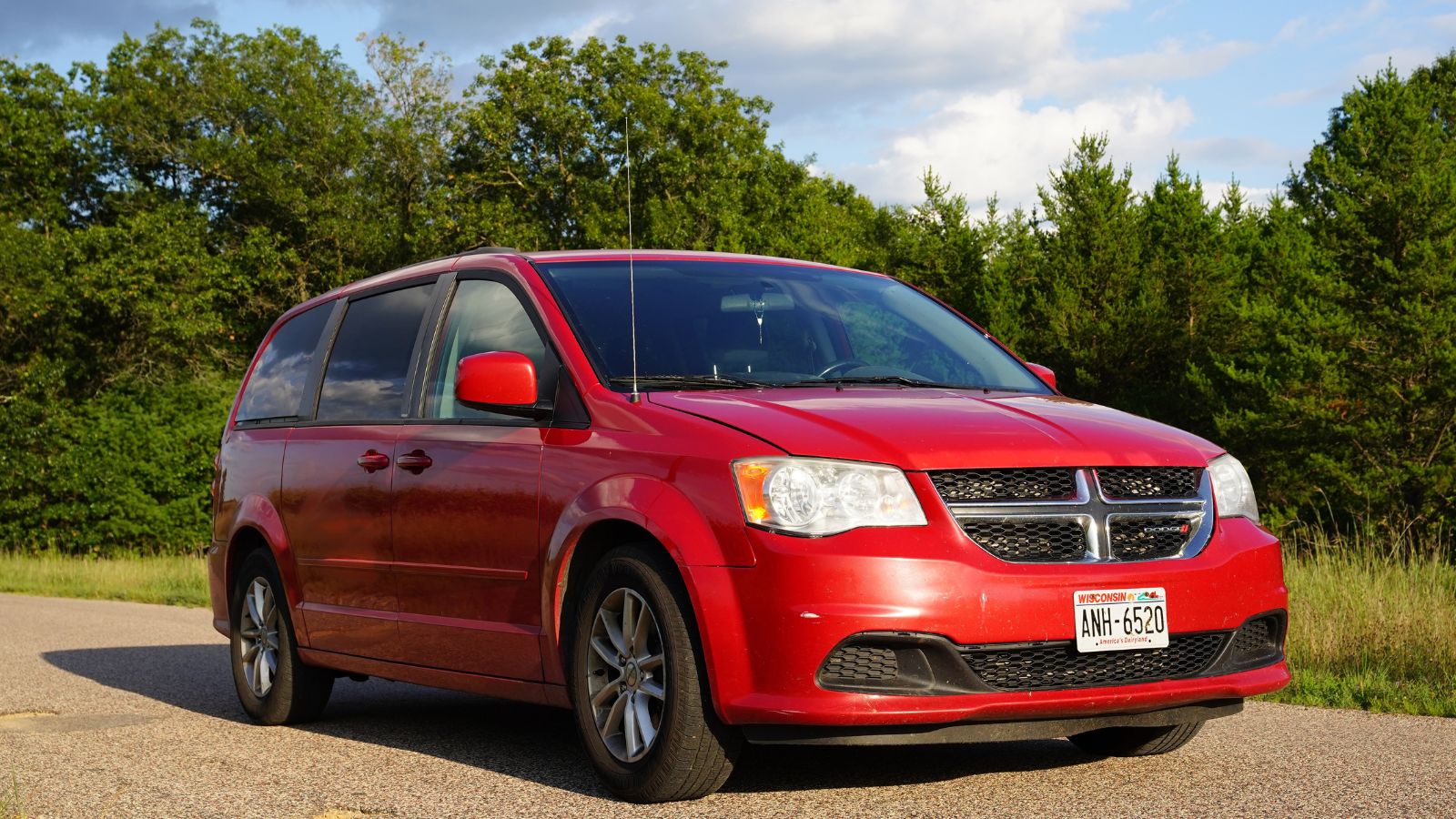 20-family-minivans-that-still-rule-canadian-driveways