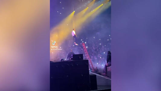 Video shows Chris Brown get rescued while suspended in air after malfunction<br><br>