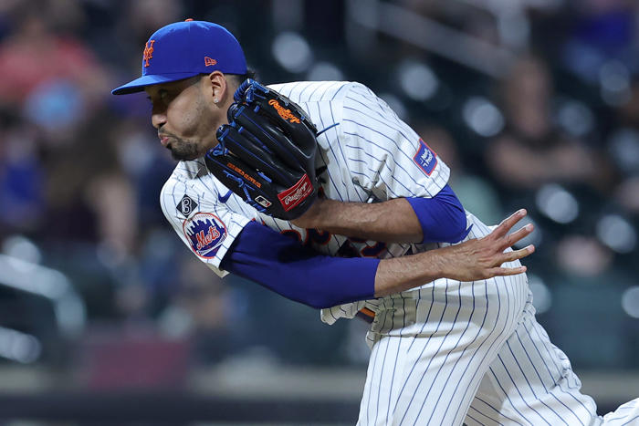 mets' edwin diaz ejected before ninth inning against cubs after check for sticky stuff