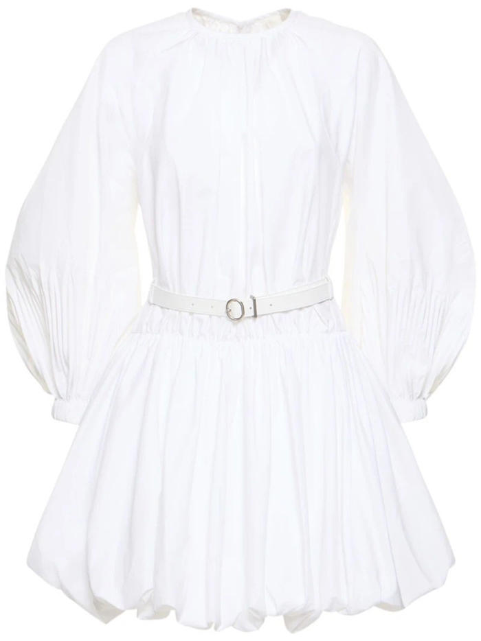 comment bien porter la robe blanche cet été ?