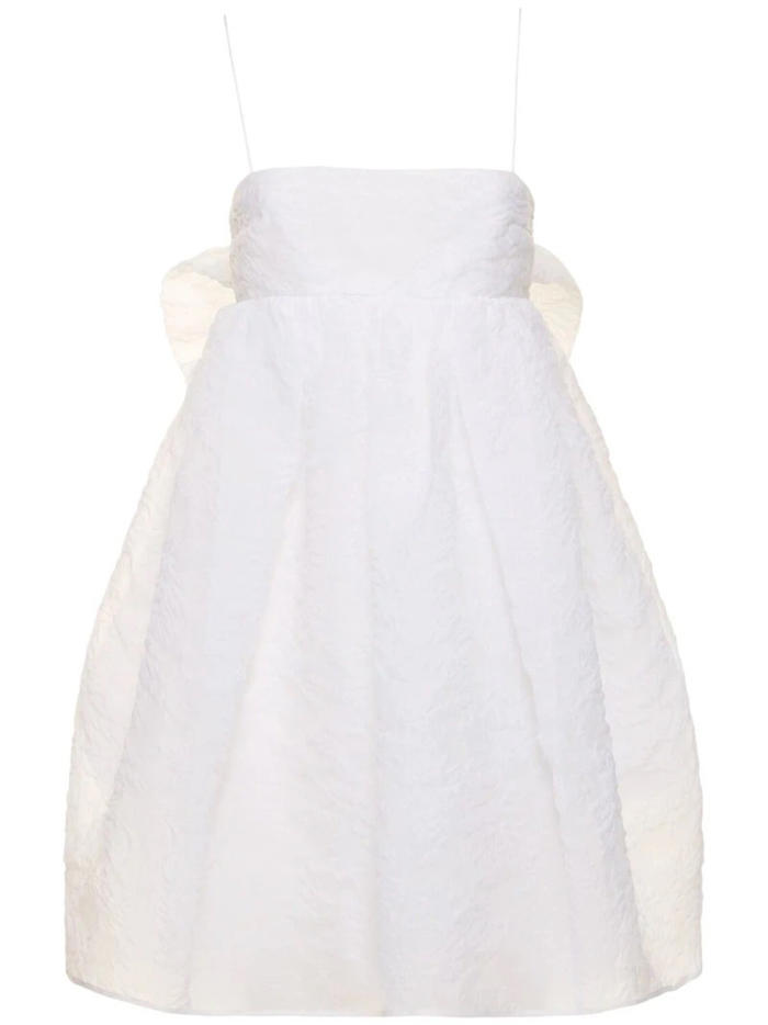 comment bien porter la robe blanche cet été ?