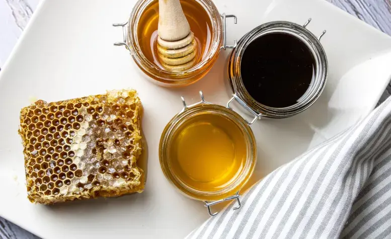 není med, jako med. květový lépe strávíte, medovicový je nabitý minerály, pastovaný vám ulehčí práci