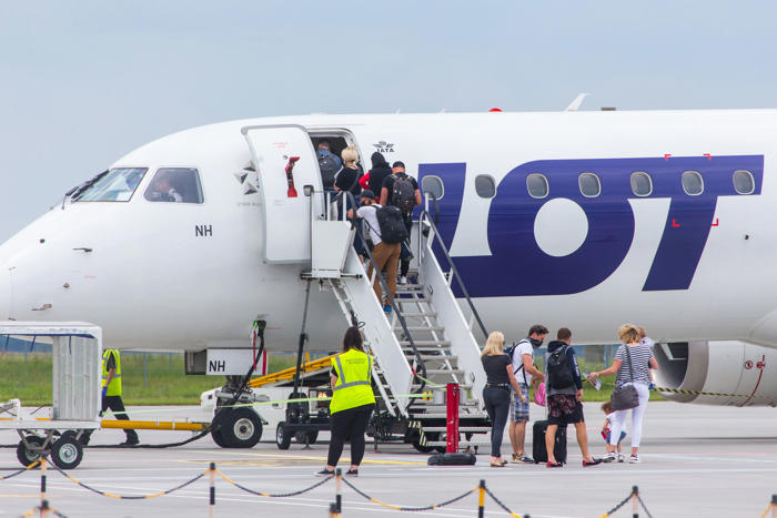 pechowy lot do grecji. samolot polskich linii lotniczych musiał zawrócić