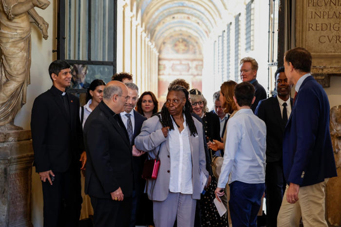 whoopi goldberg joins comedians entertaining the pope - after offering sister act 3 role