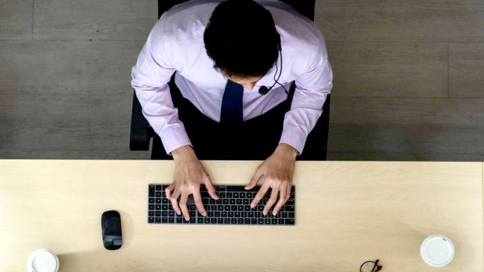 arbeitsplatzüberwachung: bankangestellte wegen täuschung von tastaturaktivität entlassen