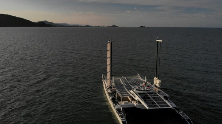le navire-laboratoire energy observer de retour à saint-malo après 7 ans d'odyssée