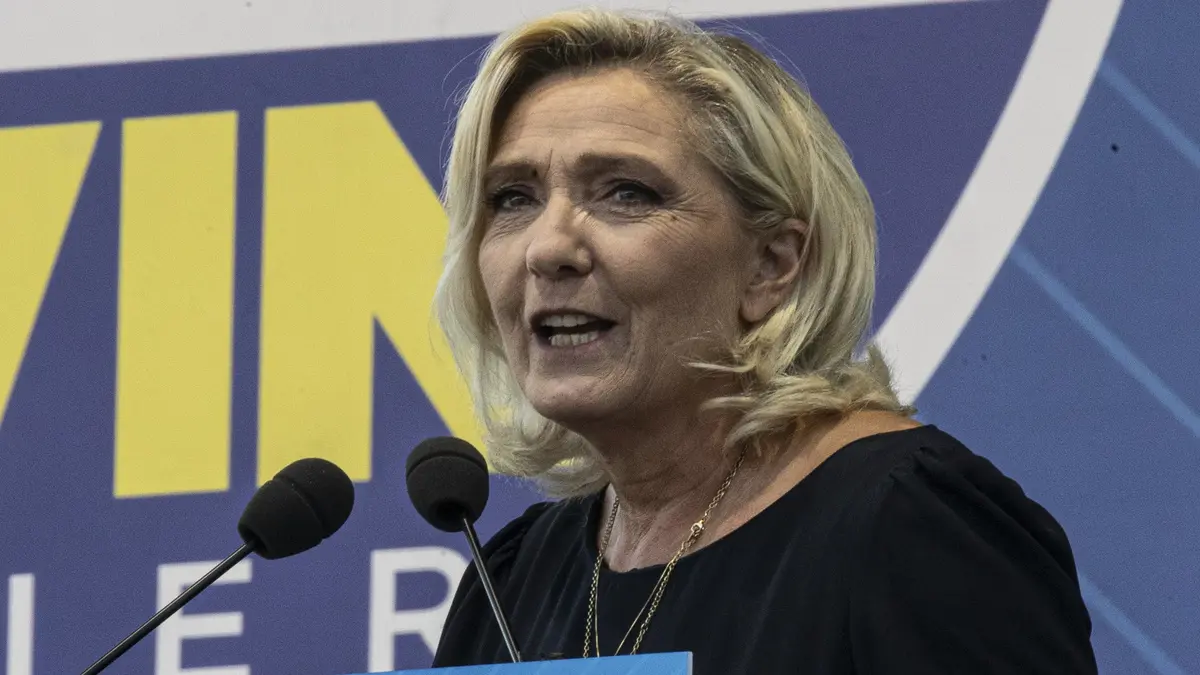 elezioni in francia, i risultati: le pen raccoglie il 34% e sfiora la maggioranza assoluta ma sinistra e macron si alleano per impedirlo