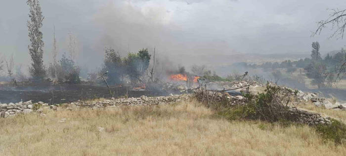 burdur’da gün içinde çıkan yangınlarda 700 dekar alan ve 1 ev ile odunluk yandı