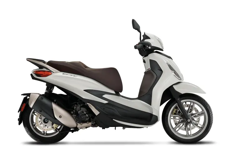 ヨーロッパで5台の300ccスクーター、都市通勤や中距離旅行用
