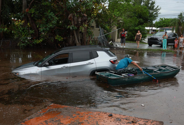 heavy rain continues flooding south florida: see photos