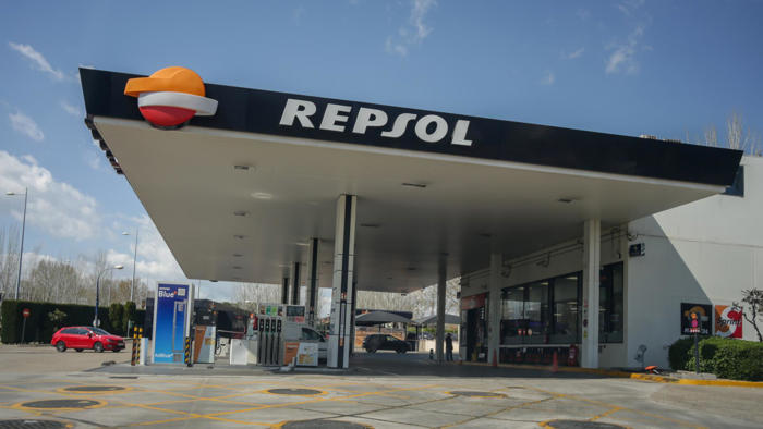 amazon, el truco para conseguir 5 euros de descuento en las gasolineras repsol este verano