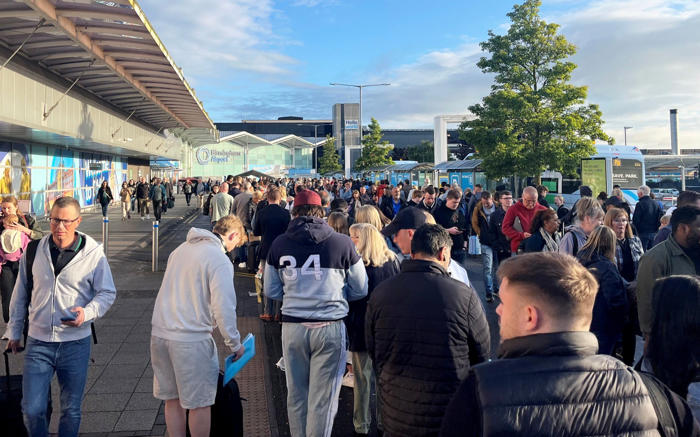 airport security queue chaos spreads following 100ml u-turn