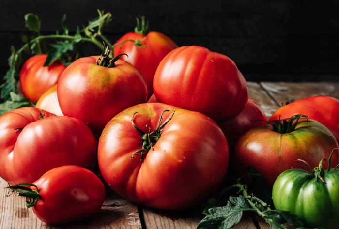 how to, how to keep tomatoes fresh for up to a week, according to a farmer
