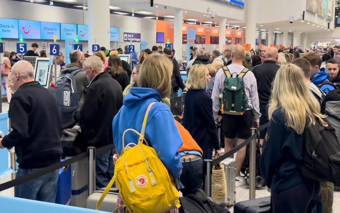 airport security queue chaos spreads following 100ml u-turn