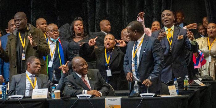 sydafrika får en historisk koalitionsregering