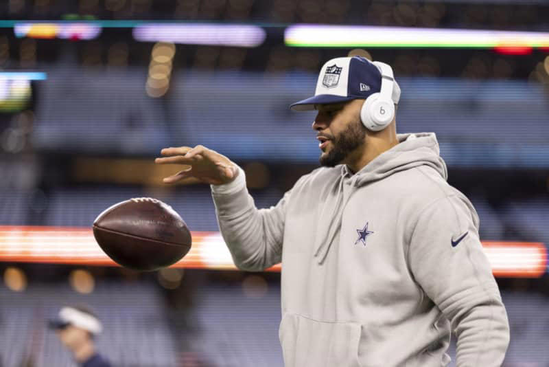 nfl expert encourages star player to 'cut off all communications' with the dallas cowboys