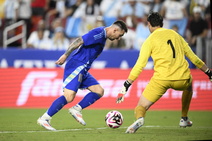 messi scores twice in return to argentina lineup in 4-1 win over guatemala