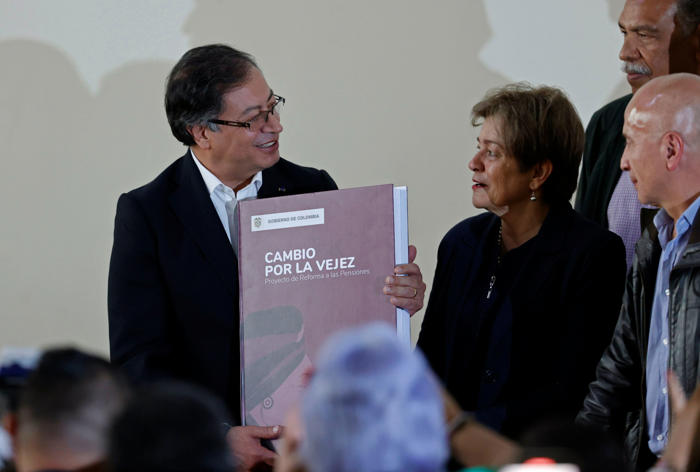 petro logra su primera gran victoria legislativa de 2024: el congreso aprueba su reforma pensional