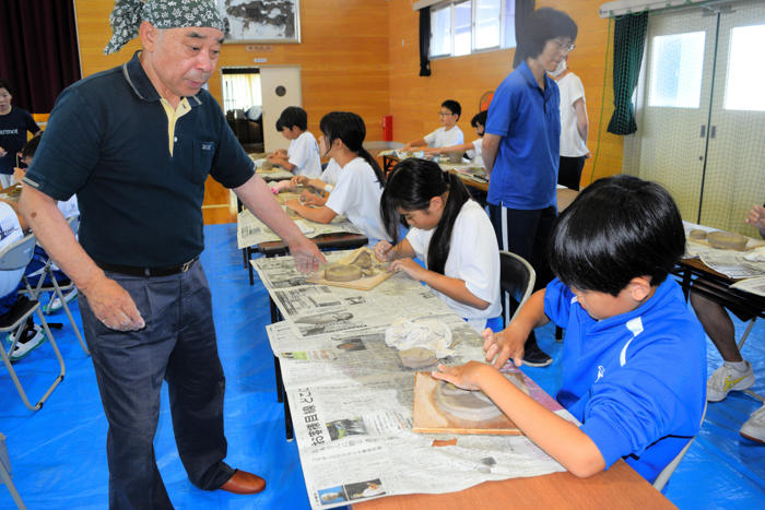 14年ぶり火入れの大堀相馬焼、職人が地元小中学生に歴史を伝授