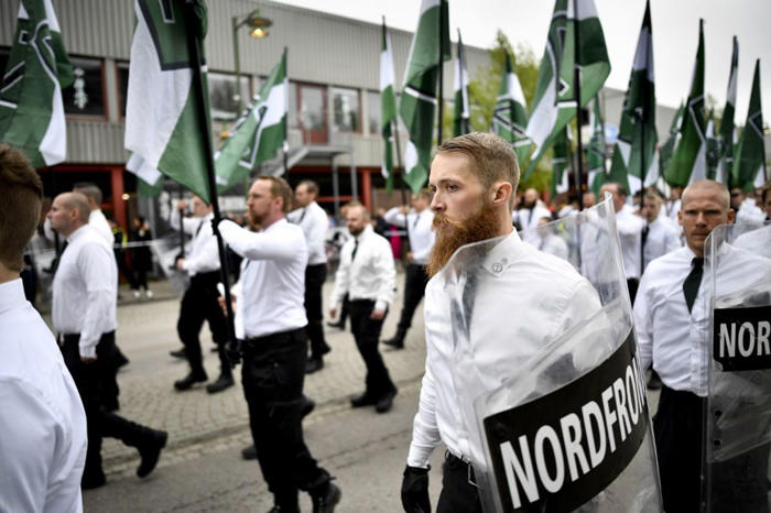 eu incluye a neonazis suecos en su lista negra del terrorismo