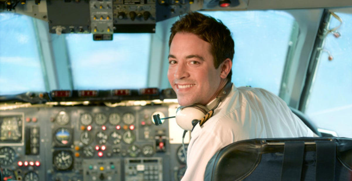 here’s the safety reason why airlines don’t allow pilots to have beards