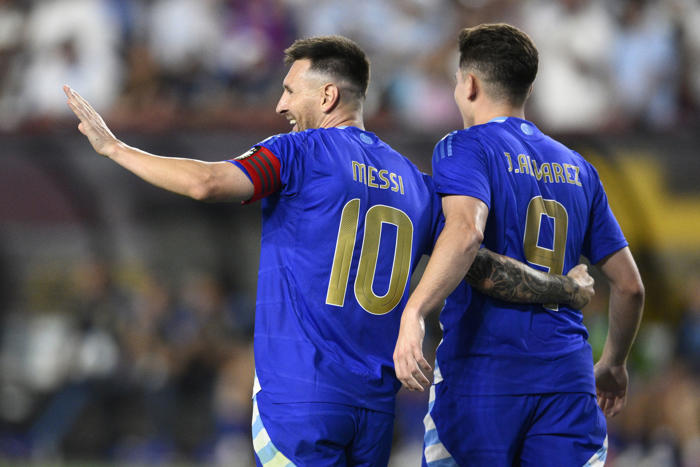 messi vuelve y aporta 2 tantos para que argentina remonte y golee 4-1 a guatemala