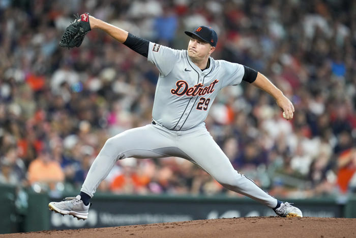 brown throws 7 scoreless innings, dubón homers and astros beat tigers 4-0