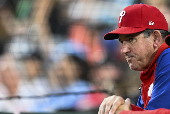 phillies wait out an extra-inning rain delay, then outlast the orioles 5-3 in 11