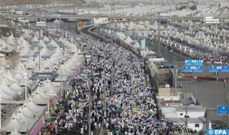 hajj : pilgrims flock to mina for tarwiya day