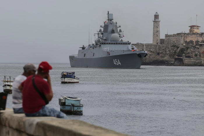 canadian warship sharing an anchorage with russian vessels in cuba