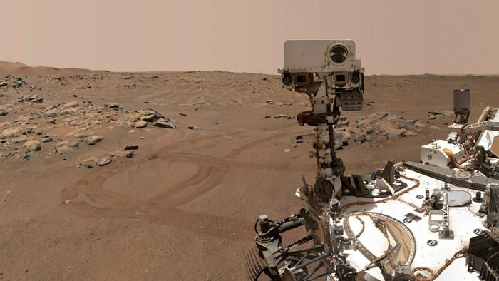 nasa rover discovers mysterious mars boulder unlike any others