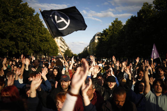 w francji protesty przeciw skrajnej prawicy: zaplanowano 200 wieców, są ranni w lyonie