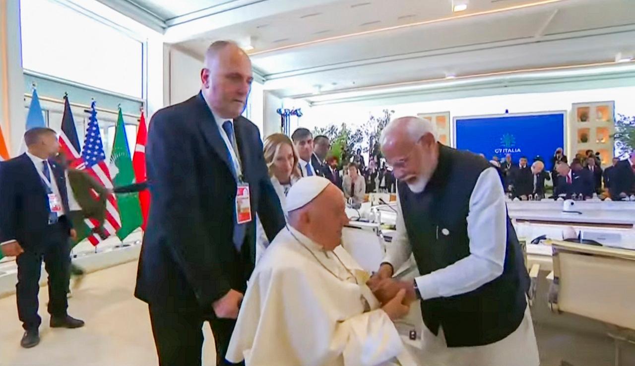 <p>Prime Minister Narendra Modi on Friday invited Pope Francis to visit India and said he admired the pontiff`s commitment to serving the people <strong>(Pics/PTI and AFP)</strong></p>