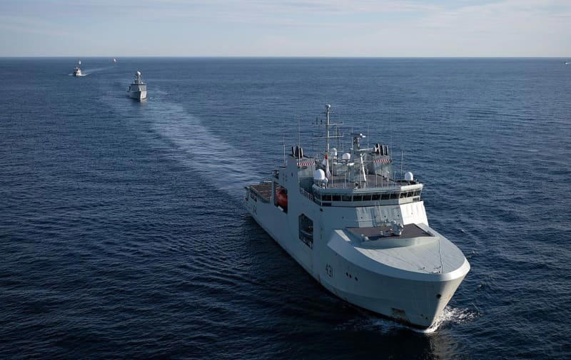 russian warships in cuba - us attack sub, canada navy patrol ship arrive to havana
