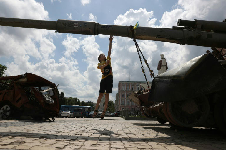 in ukraine, soldiers and civilians shrug off zelensky's summit