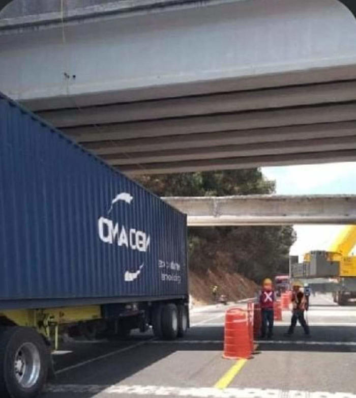 colapso de estructura de puente paraliza autopista siglo xxi en michoacán