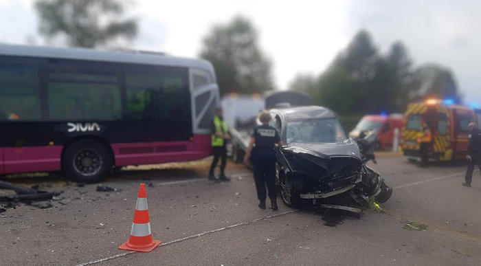 dijon : collision entre voiture et bus fait une vingtaine de blessés