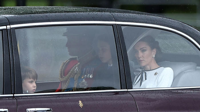 księżna kate w końcu pojawiła się publicznie! niepokojący widok... [zdjęcia]
