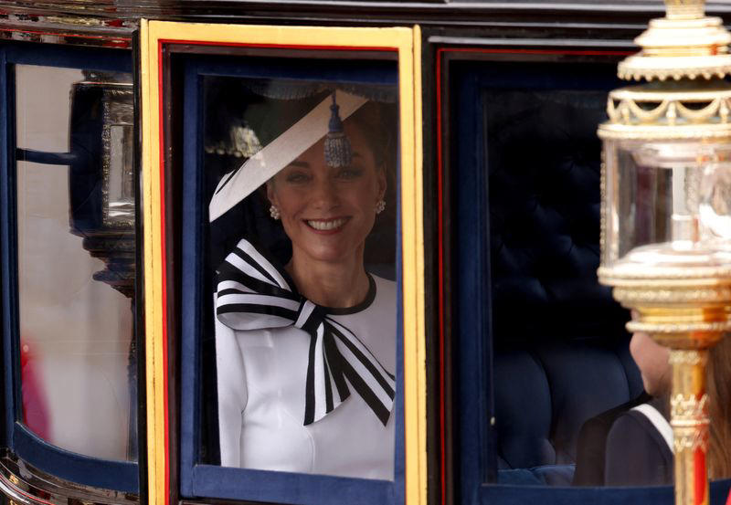 kate, princess of wales, waves to crowds in first public appearance since cancer diagnosis