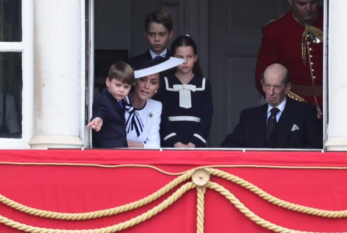 kate and louis share sweet moment on the balcony during trooping the colour parade